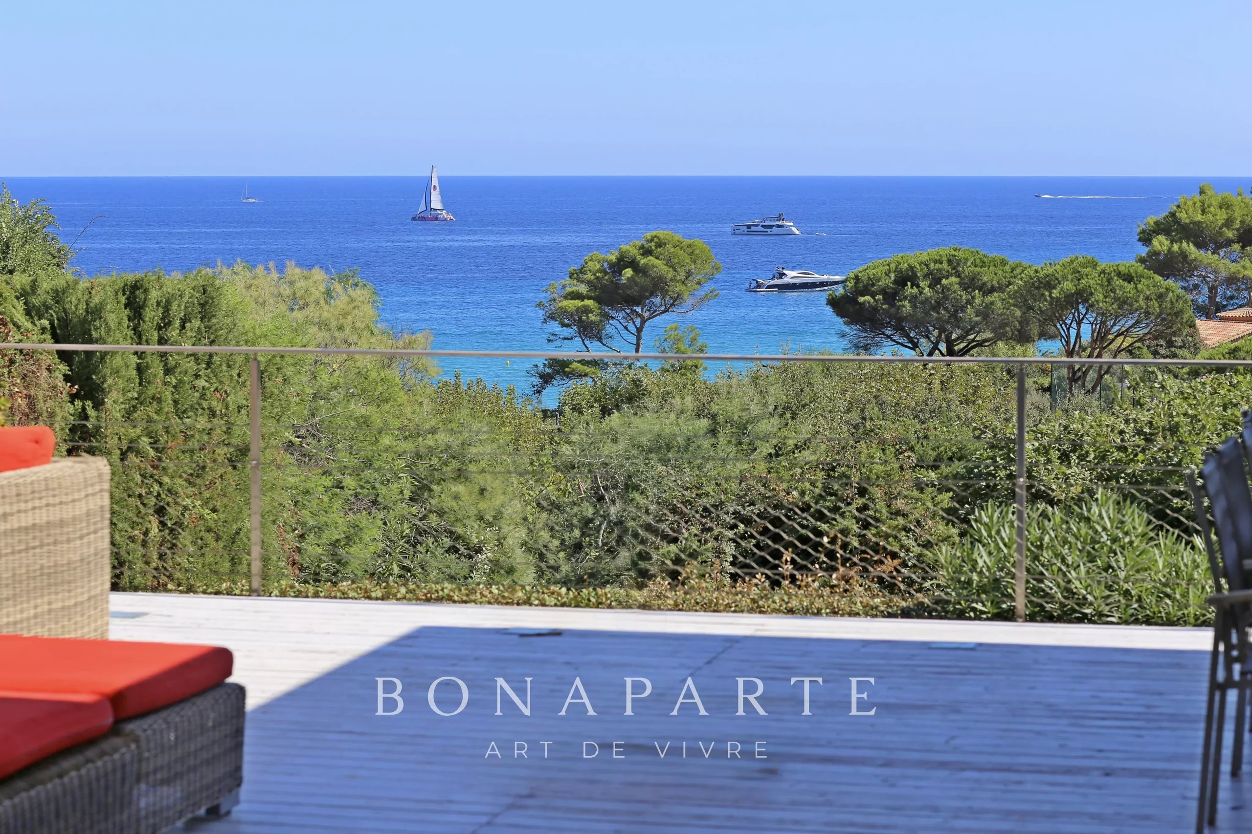 RAMATUELLE - DOMAINE DE L'ESCALET - VILLA CONTEMPORAINE À 150 M DE LA PLAGE