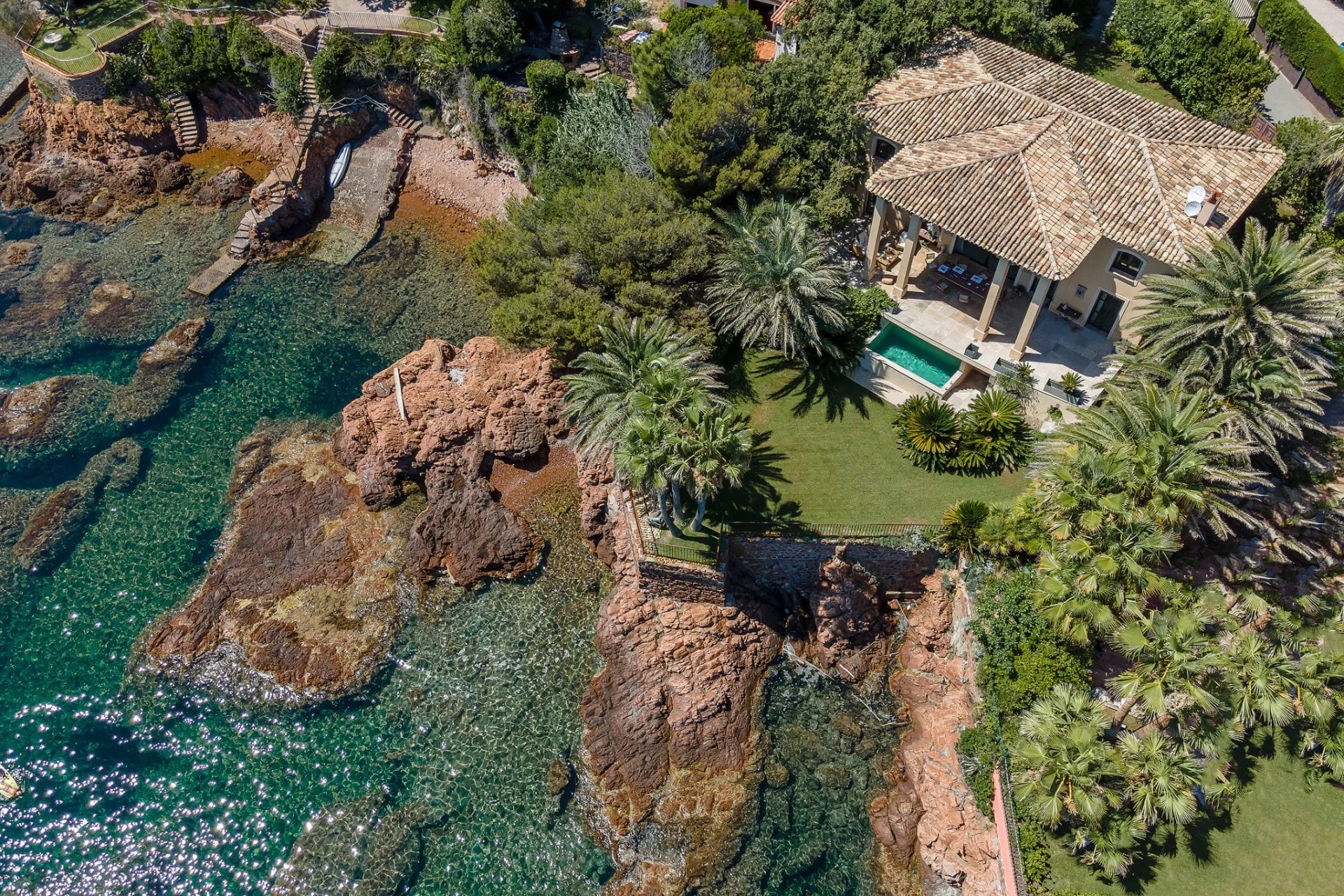 Superbe villa pieds dans l'eau avec accès direct a la mer